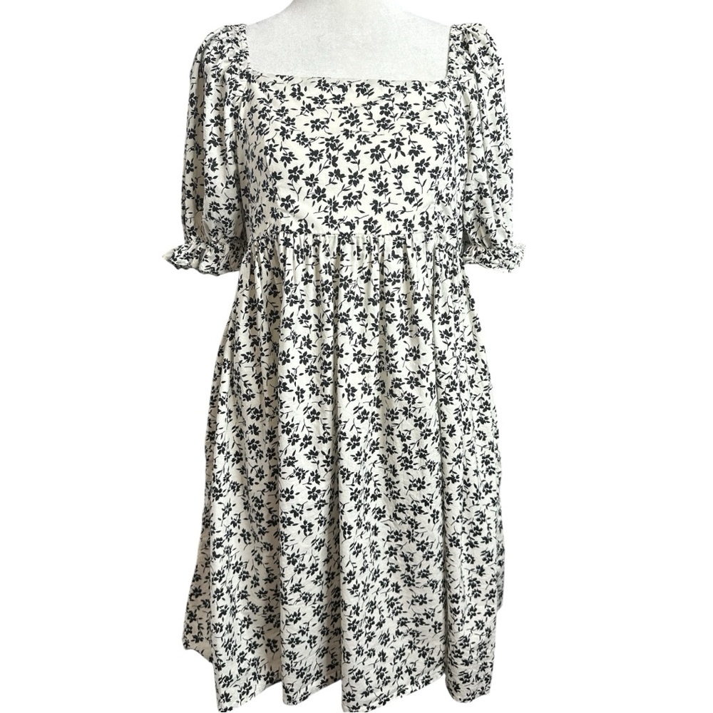 Easel Black and White Floral Puff Sleeve Dress